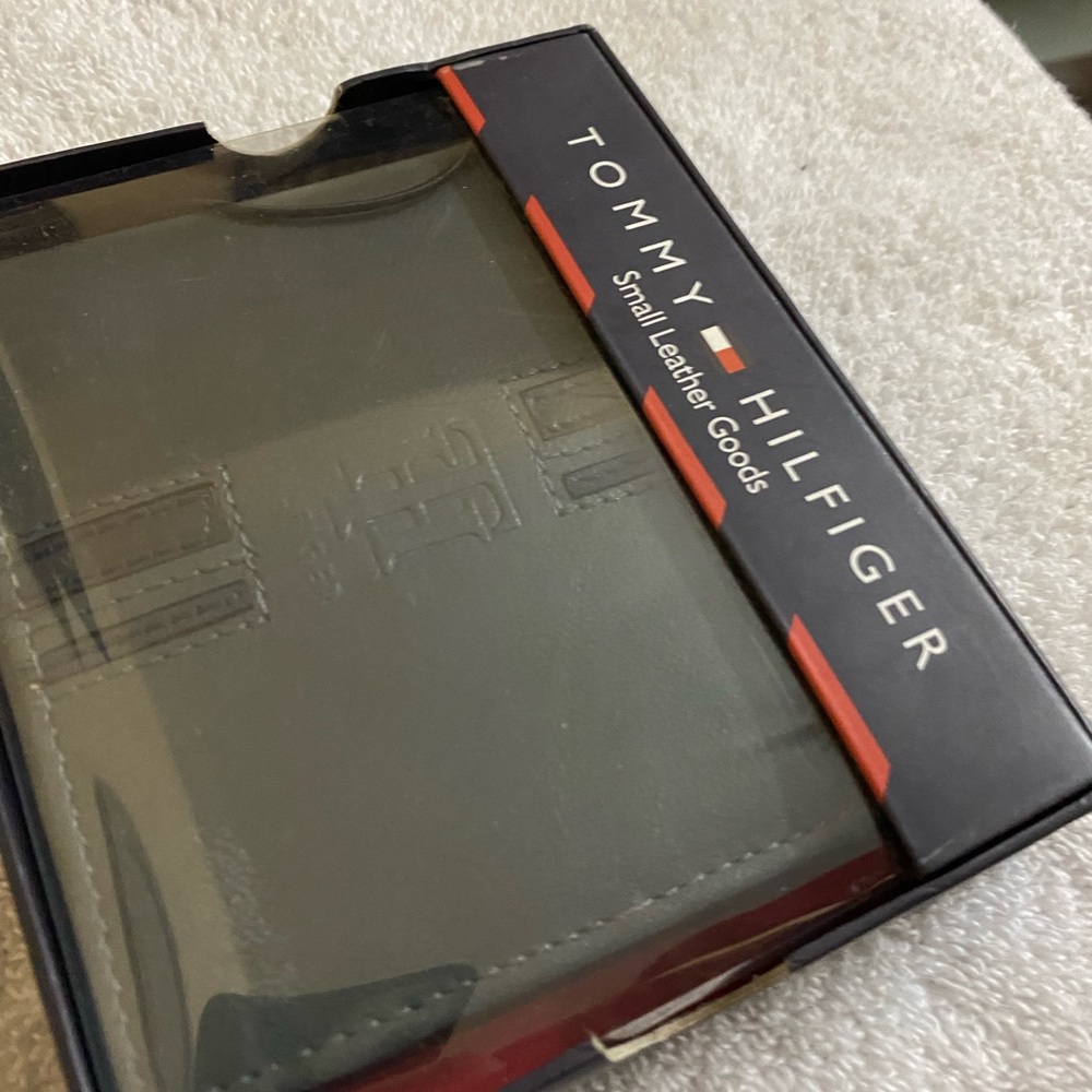Tommy Hilfiger Men’s Grey Genuine Leather Wallet - Picture 4 of 6